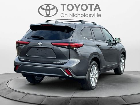 Used 2023 Toyota Highlander Limited image 6