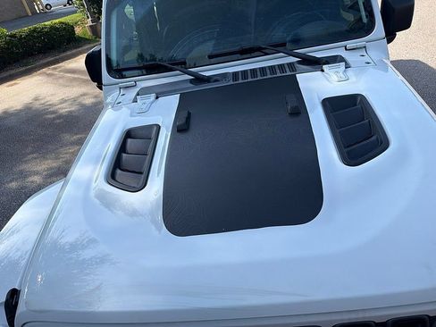 Used 2021 Jeep Gladiator Rubicon AWD/4WD image 10