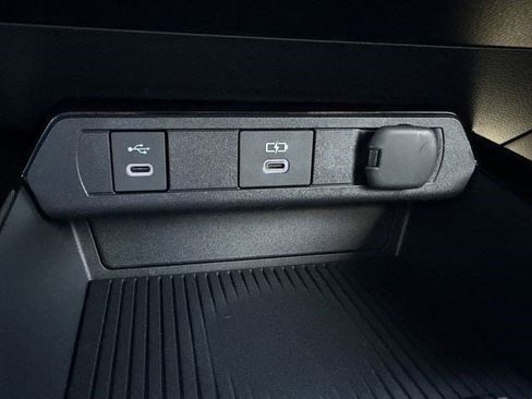 New 2026 Toyota Prius Plug-In Hybrid FWD image 19