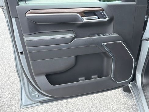 Used 2025 Chevrolet Silverado 1500 LT RWD image 10