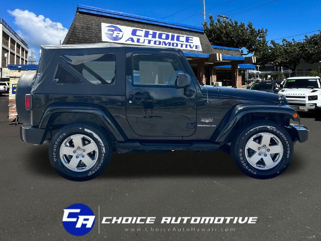 Used 2012 Jeep Wrangler Sahara w/ Connectivity Group AWD/4WD image 9