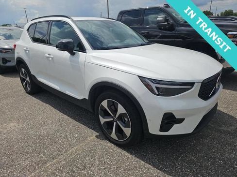 Used 2026 Volvo XC40 B5 Plus AWD/4WD image 1