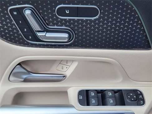New 2026 Mercedes-Benz GLB 250 4MATIC image 11