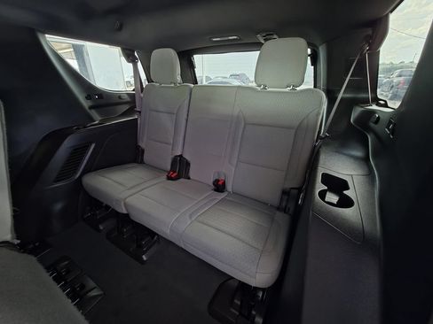 Used 2022 GMC Yukon SLE w/ Gmc Pro Safety Plus Package RWD image 12