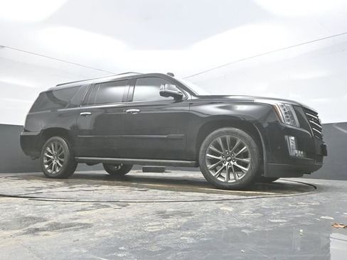 Used 2020 Cadillac Escalade ESV Platinum w/ Escalade Sport Edition image 45