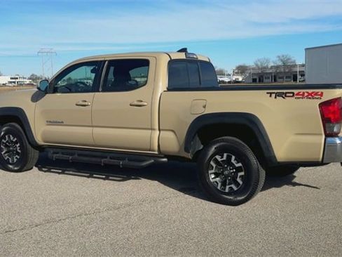 Used 2016 Toyota Tacoma TRD Off-Road image 6