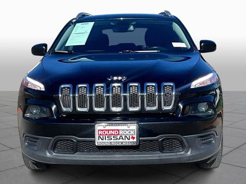 Used 2015 Jeep Cherokee Sport image 3