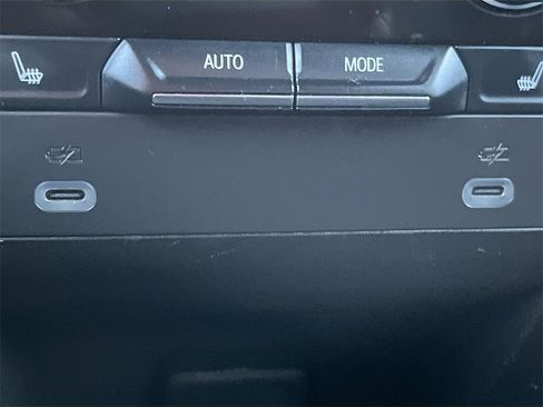 Used 2022 Chevrolet Tahoe Z71 w/ Luxury Package image 27