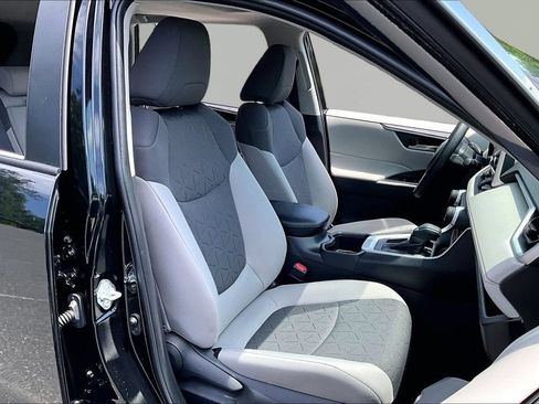 Used 2025 Toyota RAV4 XLE w/ Convenience Package FWD image 22