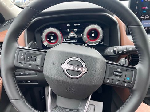 Used 2025 Nissan Rogue Platinum w/ Platinum Premium Package AWD/4WD image 13