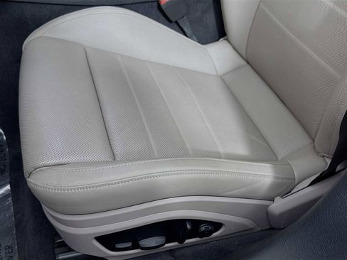 Used 2025 Porsche Panamera image 13