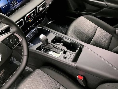 New 2026 Nissan Sentra SV w/ SV Convenience Package FWD image 9