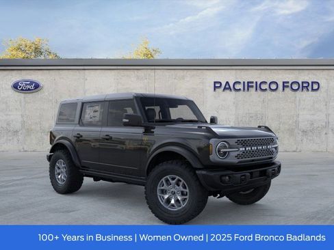 New 2025 Ford Bronco Badlands image 8