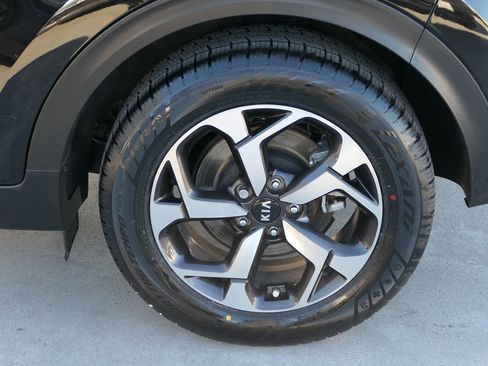 Used 2022 Kia Sportage LX image 10