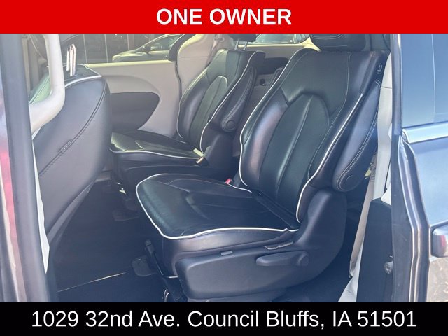 Used 2023 Chrysler Pacifica Limited FWD image 13