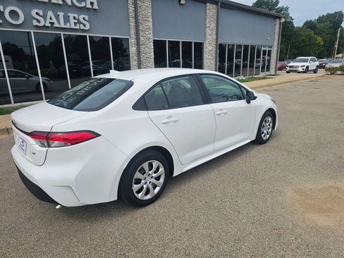 Used 2024 Toyota Corolla LE FWD image 2