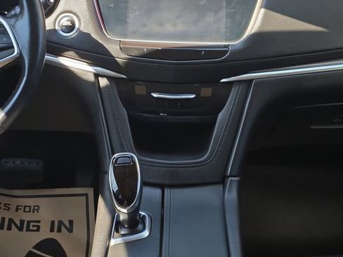 Used 2017 Cadillac XT5 Luxury w/ Driver Awareness Package image 20