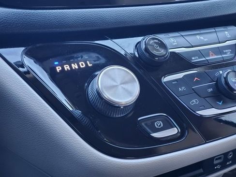 Certified 2018 Chrysler Pacifica Touring-L Plus w/ Tire & Wheel Group image 22