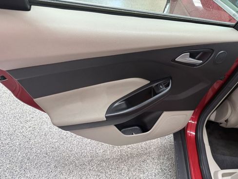 Used 2012 Ford Focus SEL image 21