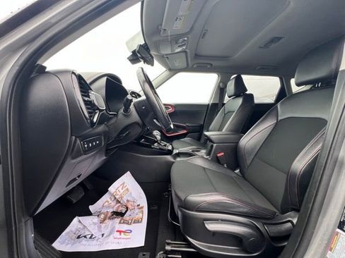 Certified 2023 Kia Soul GT-Line image 18