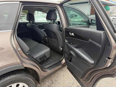 Used 2019 Kia Sorento AWD V6 image 17