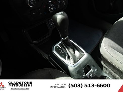 Used 2019 Jeep Renegade Altitude w/ Quick Order Package 2XM FWD image 18