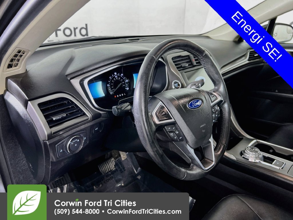 Used 2018 Ford Fusion Energi SE FWD image 2