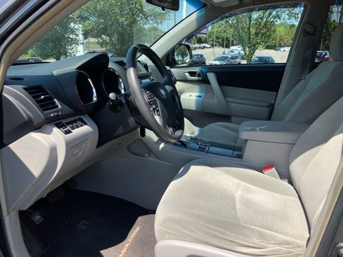 Used 2013 Toyota Highlander Plus FWD image 31