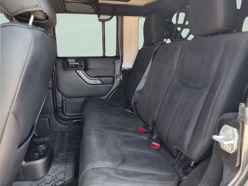 Used 2018 Jeep Wrangler Unlimited Sport S AWD/4WD image 25