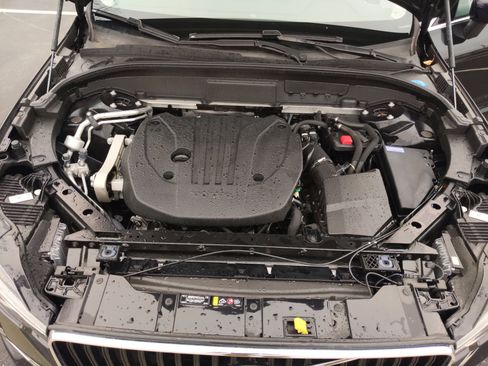 Used 2022 Volvo XC60 B5 Momentum w/ Protection Package Premier image 25