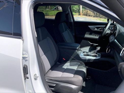 Used 2025 Chevrolet Blazer LT FWD image 7