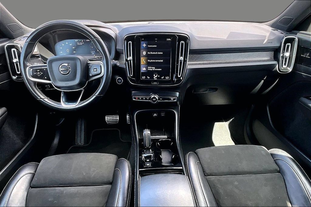 Used 2021 Volvo XC40 T5 R-Design w/ Advanced Package AWD/4WD image 9