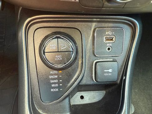 Used 2020 Jeep Compass Trailhawk AWD/4WD image 17