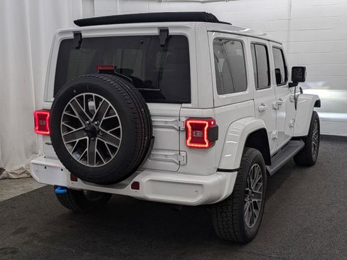 Used 2023 Jeep Wrangler Unlimited Sahara image 2