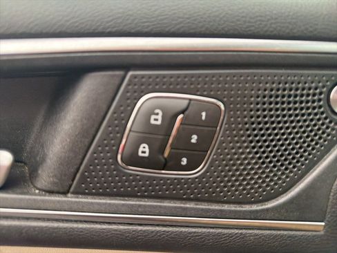 Used 2019 Ford Edge Titanium w/ Cold Weather Package image 21