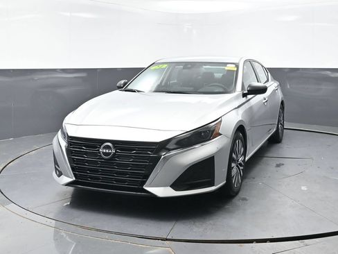 Used 2024 Nissan Altima 2.5 SV FWD image 7