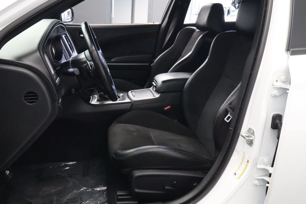 Used 2022 Dodge Charger R/T w/ Plus Group RWD image 19
