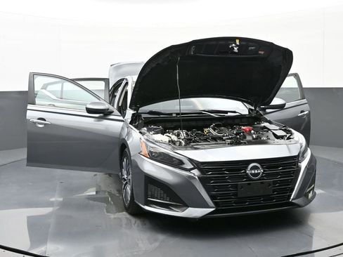 Used 2023 Nissan Altima 2.5 SV image 42