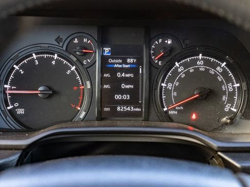 Used 2020 Toyota 4Runner SR5 AWD/4WD image 15