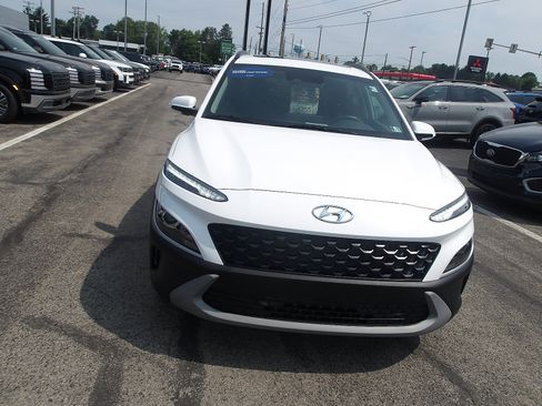 Certified 2023 Hyundai Kona SEL w/ Convenience Package AWD/4WD image 2