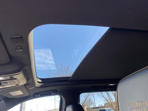 Used 2023 Chevrolet Tahoe High Country image 35