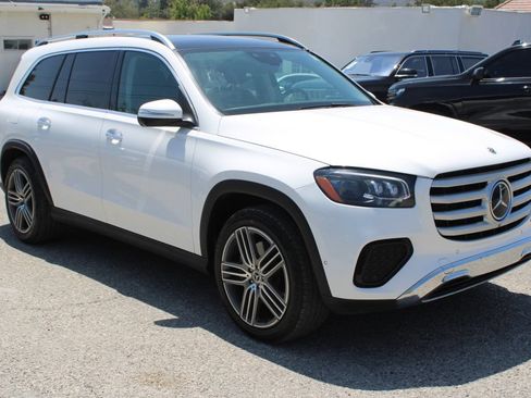 Used 2024 Mercedes-Benz GLS 450 4MATIC image 3