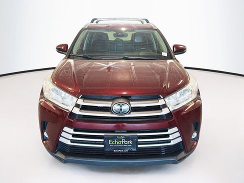 Used 2018 Toyota Highlander XLE AWD/4WD image 2