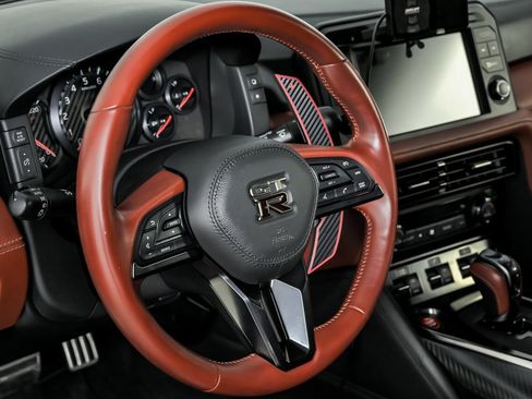 Used 2019 Nissan GT-R Premium w/ Premium Interior Package image 25