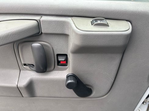 Used 2013 Chevrolet Express 2500 Extended RWD image 15