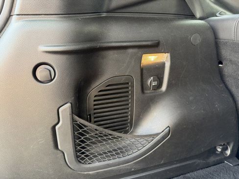 Used 2016 Jeep Renegade Limited image 9