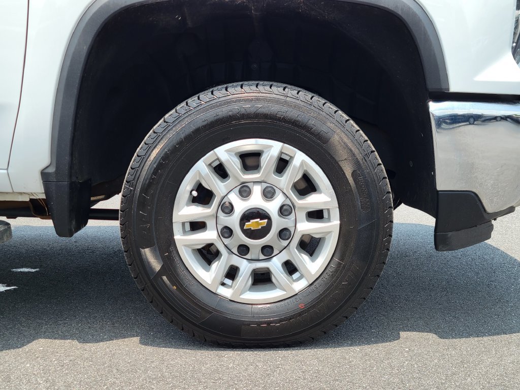Used 2025 Chevrolet Silverado 2500 LT w/ Convenience Package AWD/4WD image 11