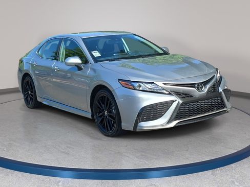 Used 2024 Toyota Camry XSE FWD image 3