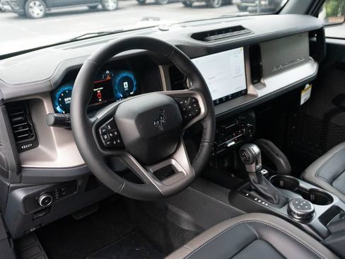 New 2026 Ford Bronco Outer Banks w/ Sasquatch Package AWD/4WD image 6