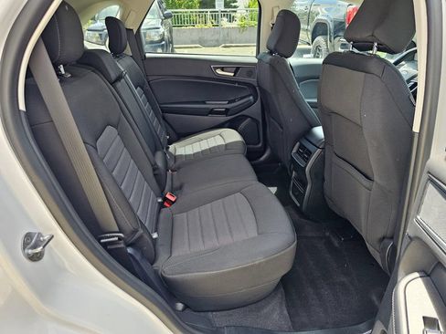 Used 2024 Ford Edge SE w/ Black Appearance Package AWD/4WD image 12